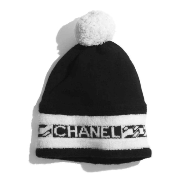 Chanel REV Black White Pom
Pom Cashmere CC Logo Knit Cloche Beanie Winter Hat - Picture 2 of 11